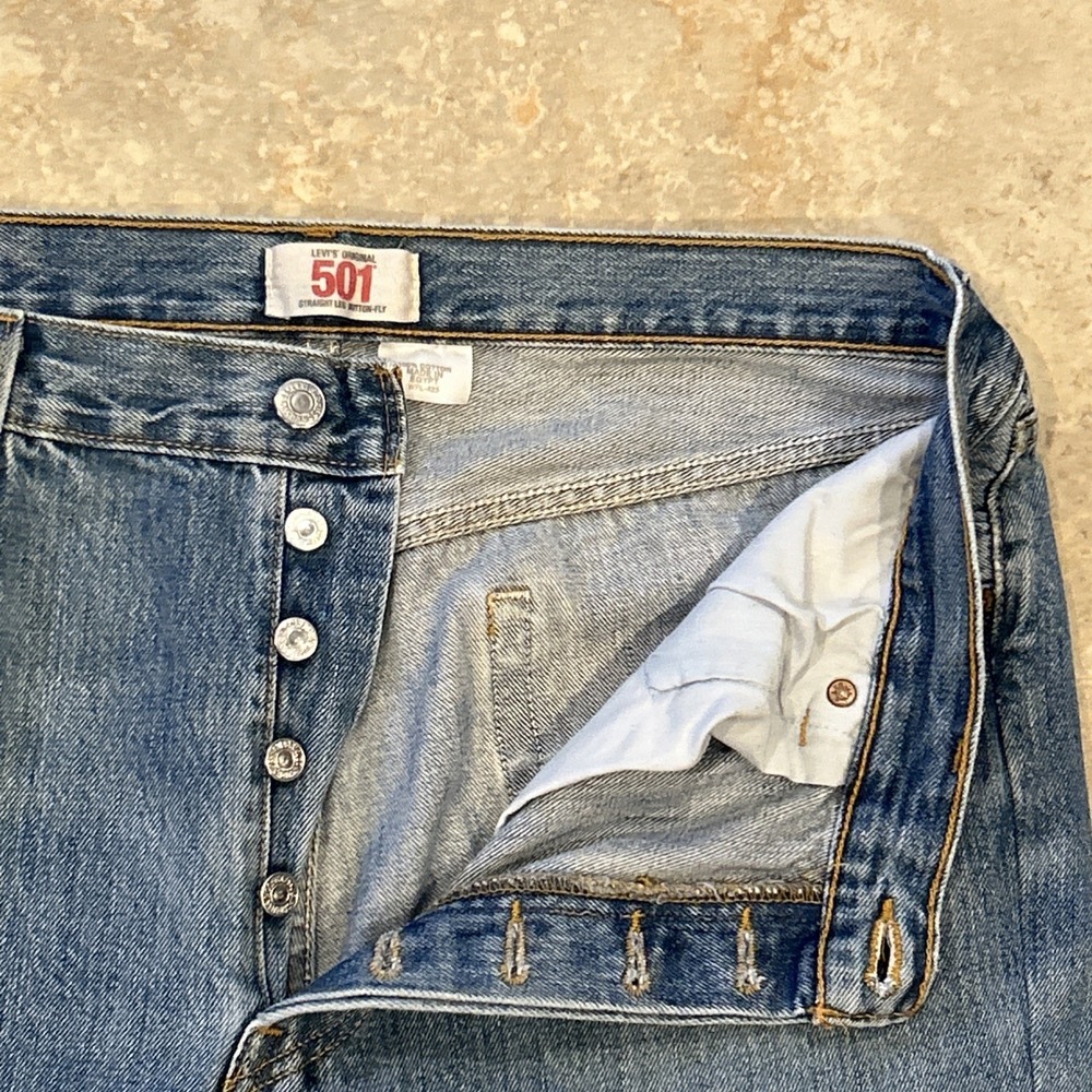 Vintage Levis 501 Jeans Men 36x34 Blue Denim Straight Leg Button Fly Medium Wash